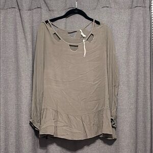 Entro Cream 3/4 Sleeve Cut Out Blouse